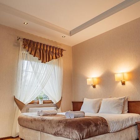 Hotel Dwor Choiny Kazimierówka Bagian luar foto