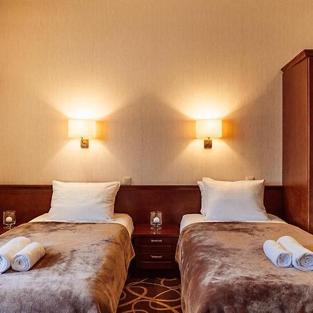 Hotel Dwor Choiny Kazimierówka Bagian luar foto