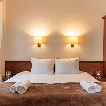 Hotel Dwor Choiny Kazimierówka Bagian luar foto