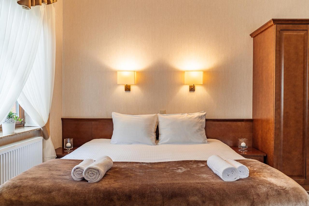 Hotel Dwor Choiny Kazimierówka Bagian luar foto