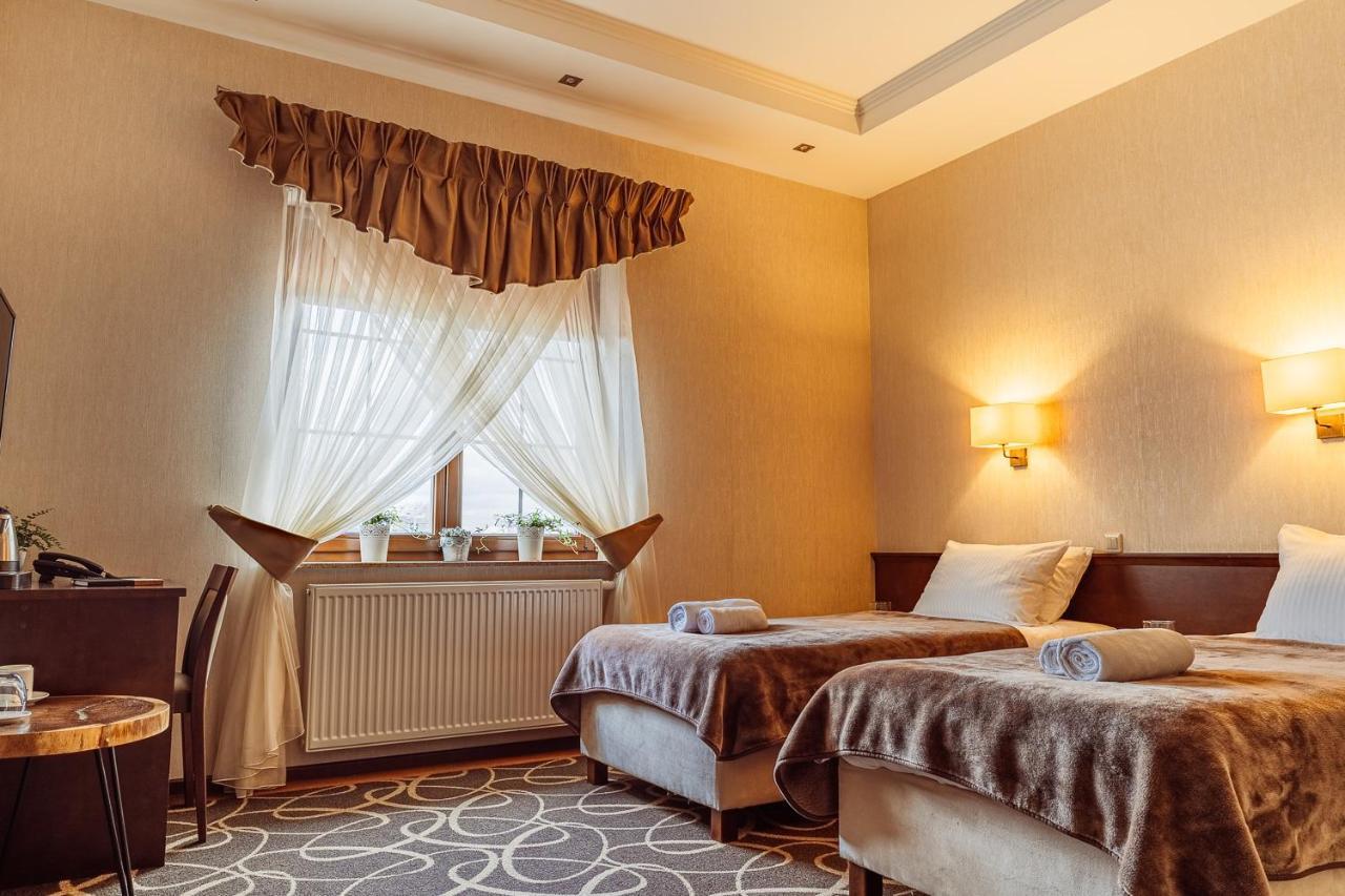 Hotel Dwor Choiny Kazimierówka Bagian luar foto