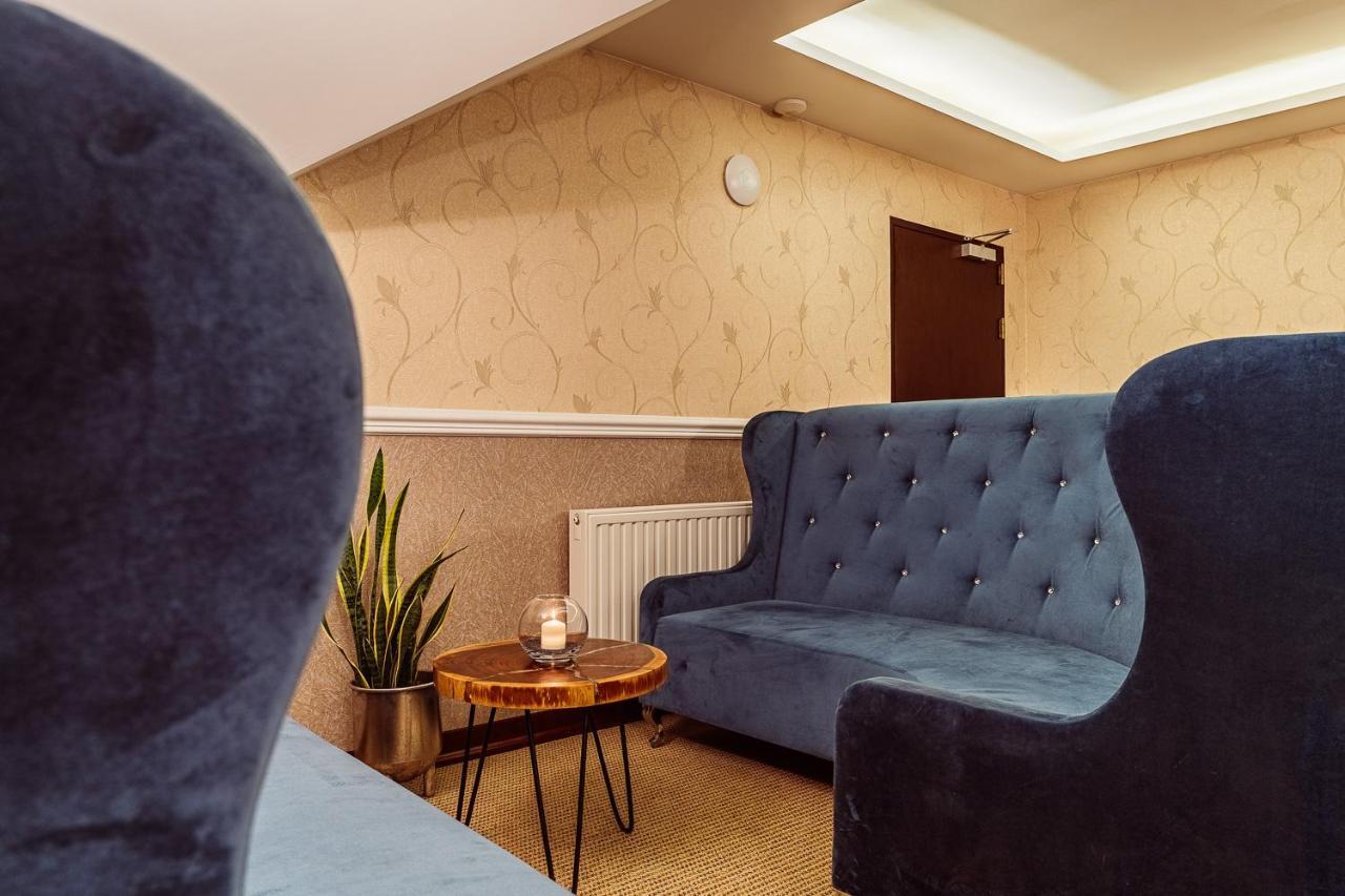Hotel Dwor Choiny Kazimierówka Bagian luar foto
