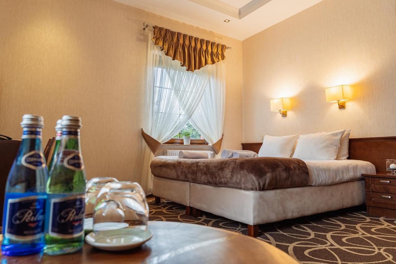 Hotel Dwor Choiny Kazimierówka Bagian luar foto