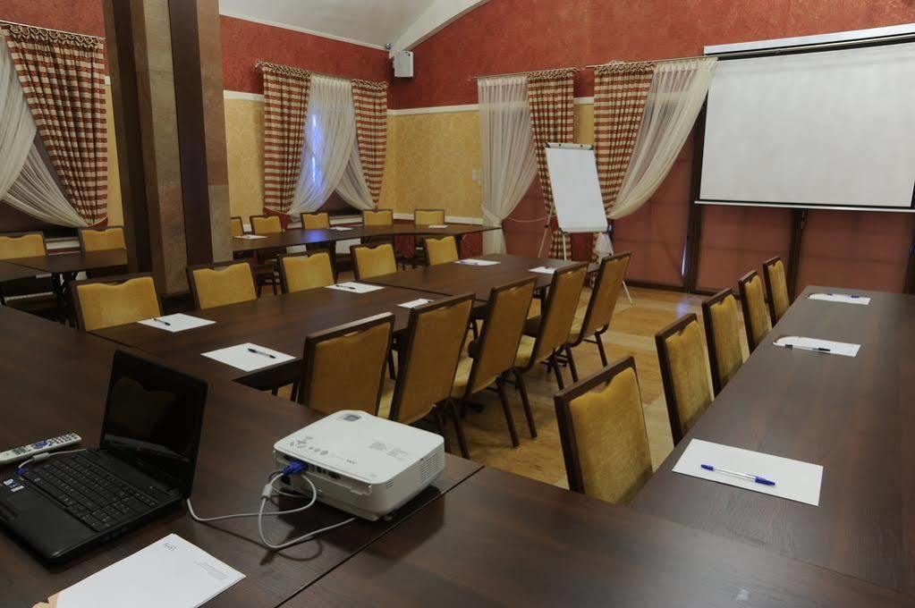 Hotel Dwor Choiny Kazimierówka Bagian luar foto
