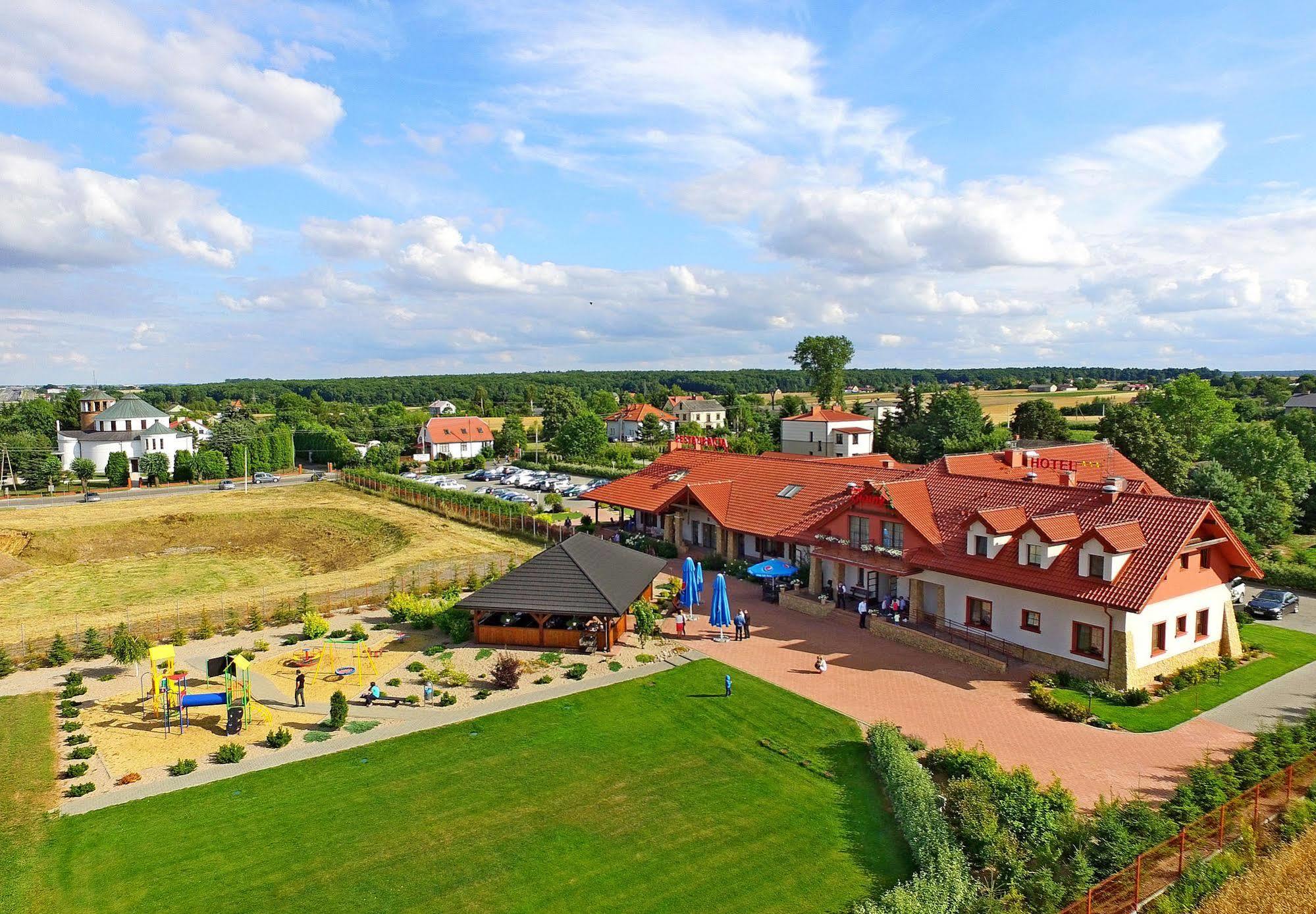 Hotel Dwor Choiny Kazimierówka Bagian luar foto