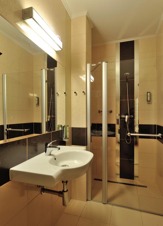 Hotel Dwor Choiny Kazimierówka Bagian luar foto