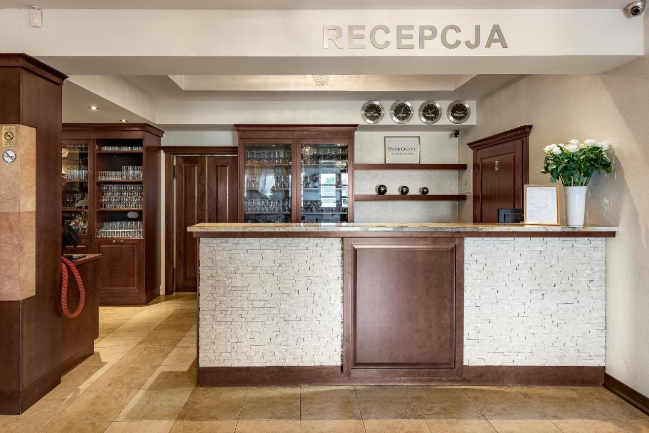 Hotel Dwor Choiny Kazimierówka Bagian luar foto
